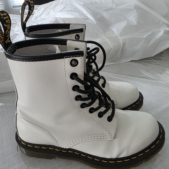 White Lace-Up Boots Dr. Martens Air Wair AW004 Size 7 - Picture 2 of 11